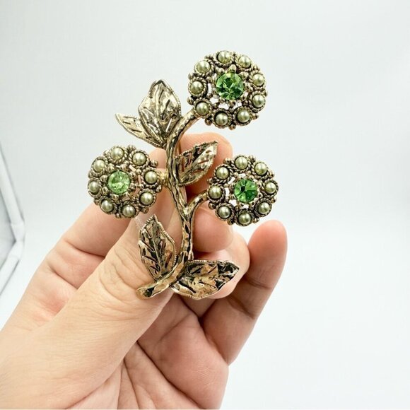 Liz Claiborne Green Rhinestone Seed Pearl Flower Spray pin brooch Gold Tone LC - Picture 3 of 7